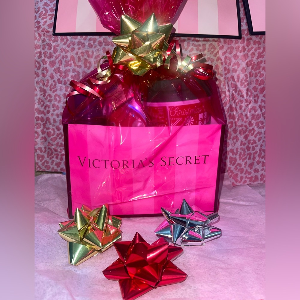 Victoria’s Secret PINK Holiday Gift Basket